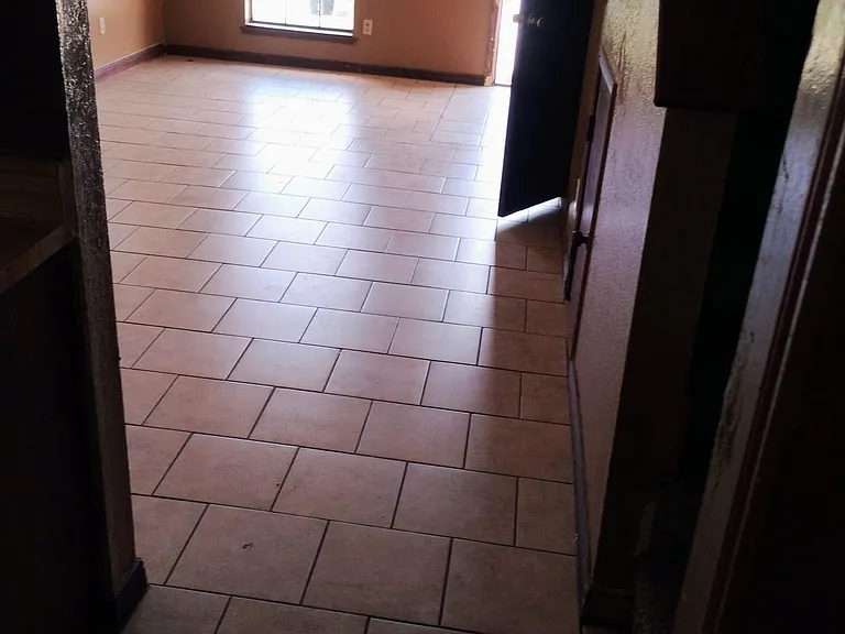 605 Marigny Cir #4 — Photo 4