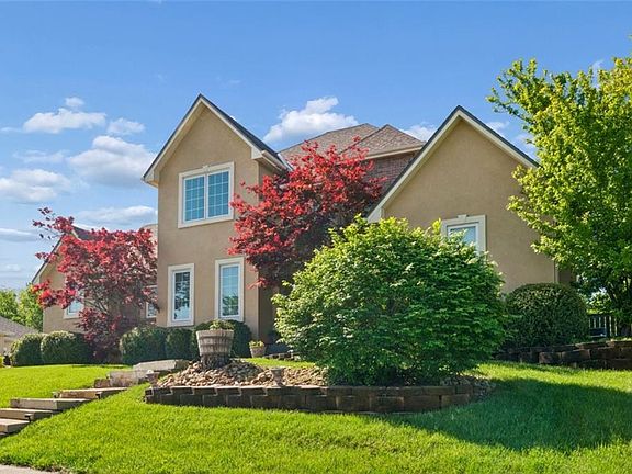 3rd image of 1011 Foxtail Dr