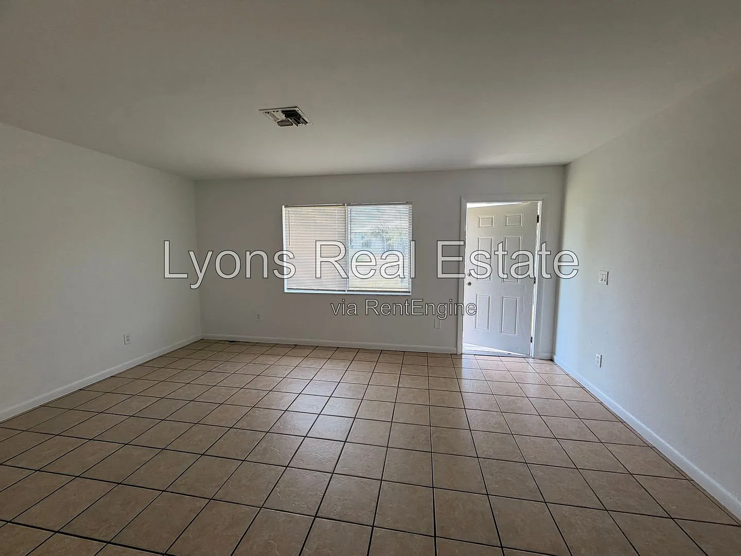 2 bed, 1.0 bath, 780 sqft, $1,095 — Photo 2