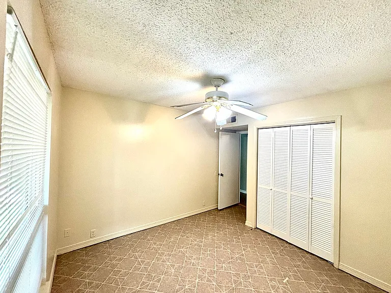 8219 Bayou Fountain Ave — Photo 5