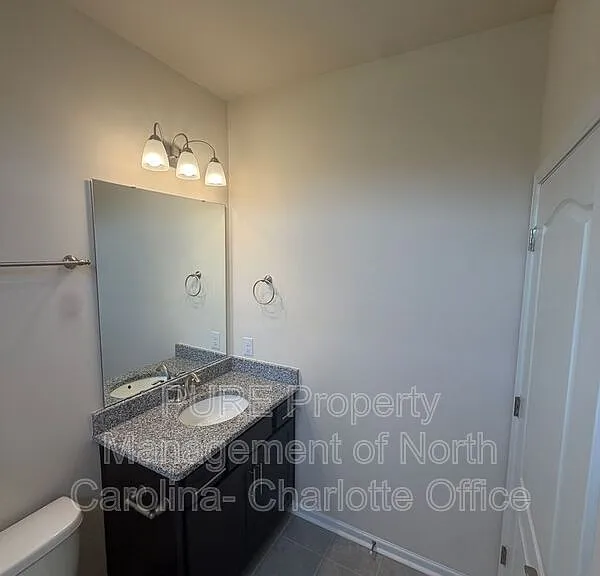 13818 Berkley Ave — Photo 40