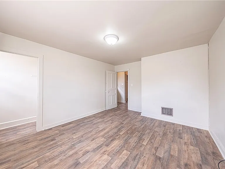 1067 Cleveland Ave — Photo 16