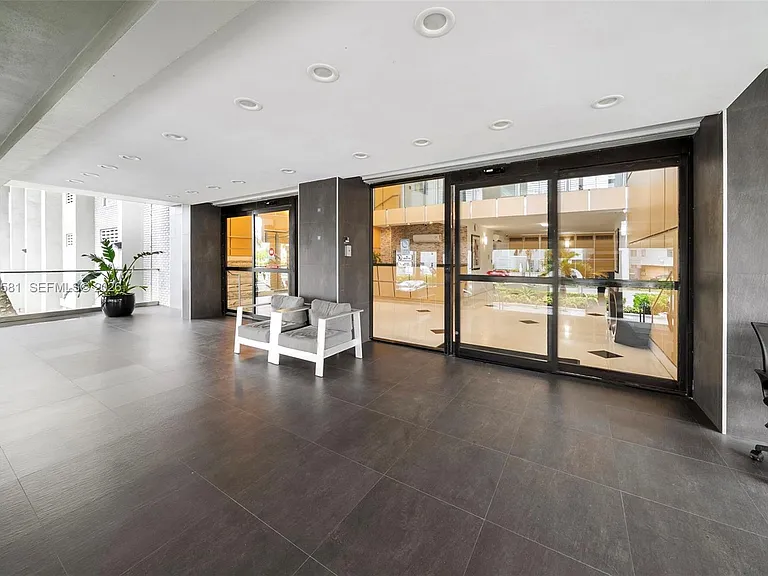 6770 Indian Creek Dr #Penthouse B — Photo 7
