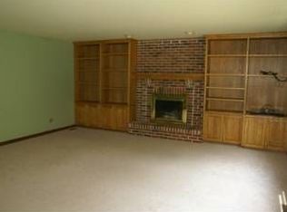 820 Applegate Ave, West Chicago, IL 60185