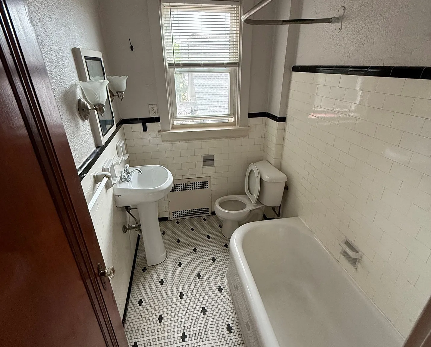 1 bed, 750 sqft, $1,350 — Photo 4