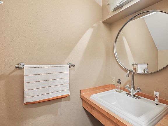 5th image of 4934 NE 32nd Pl