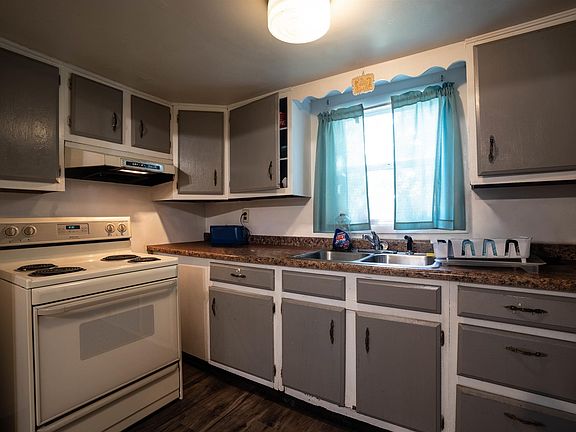 3rd image of 304 E Webster St