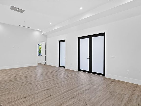 3rd image of 4164 Everglades BLVD N