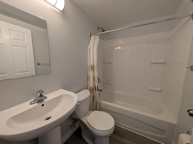 37 Skydeck Rd — Photo 6