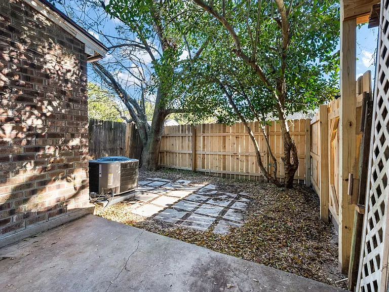 1018 Monticello Dr — Photo 23