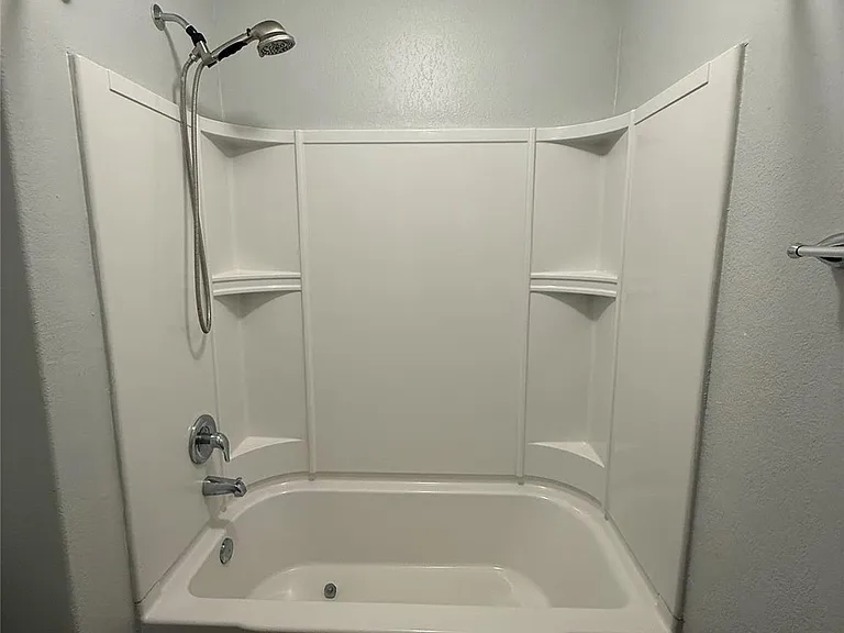 216 Continental Ave — Photo 23