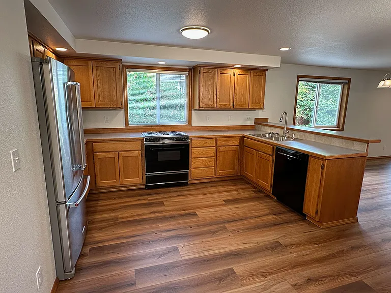 19753 Mosjon Cir NE — Photo 13