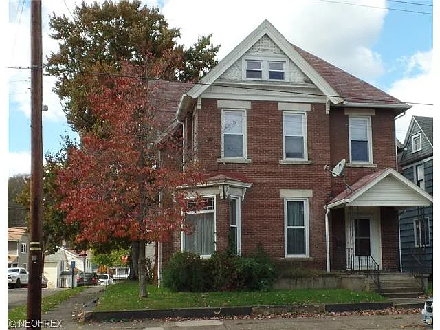 743 Main St photo 1