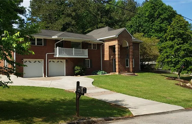 3662 Rock Springs Dr SW — Photo 2