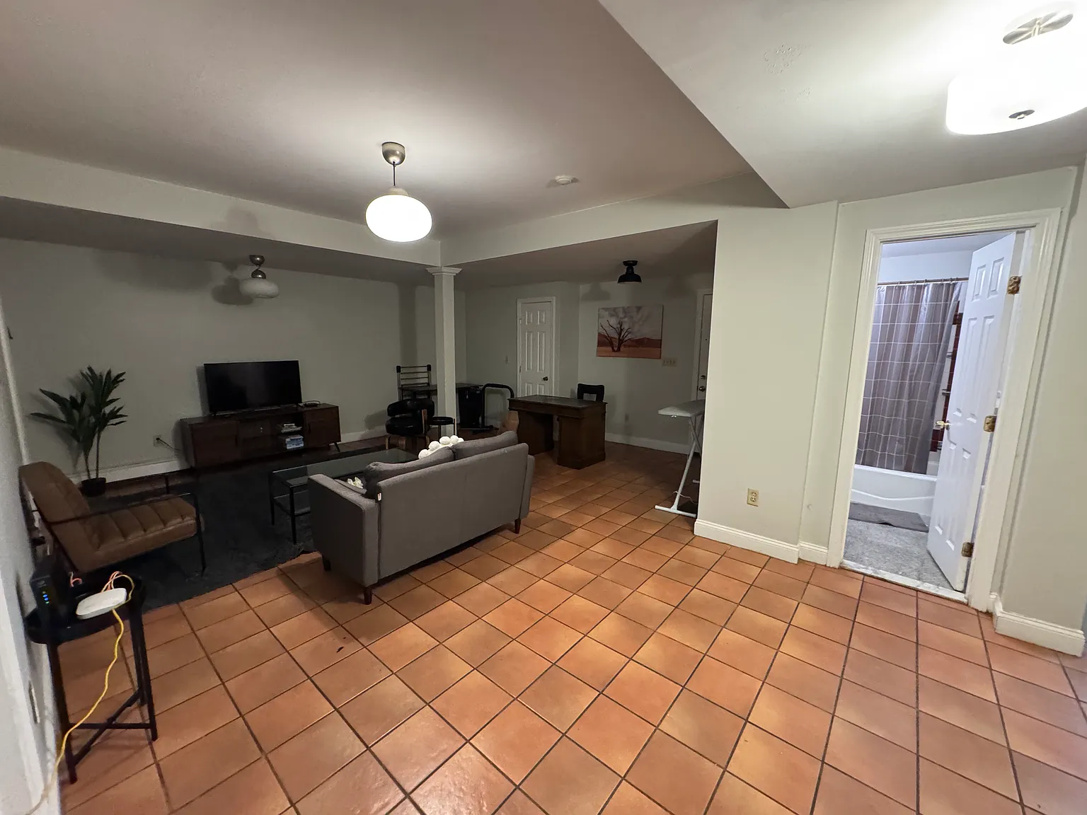 5 bed, 3.0 bath, $4,000 — Photo 2