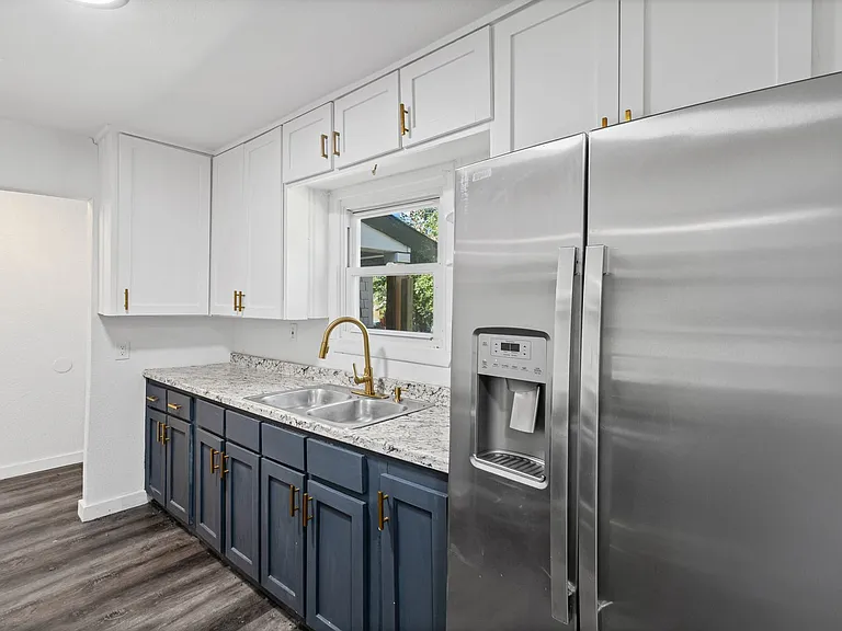 2515 Yeager St — Photo 3