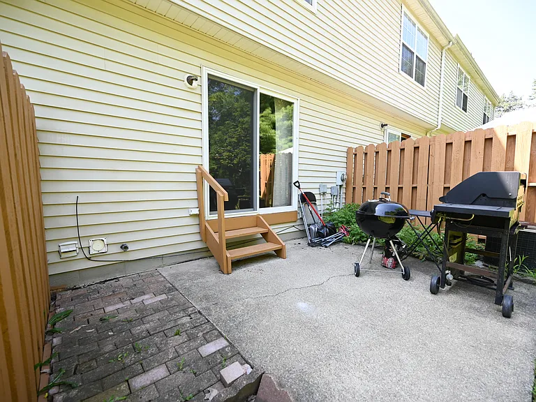 655 Almas Ct — Photo 35