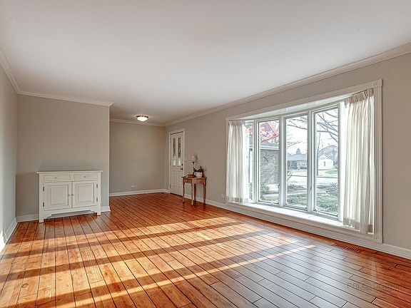 5th image of 422 Greentree Pkwy