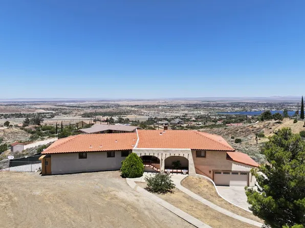 1055 Lakeview Dr, Palmdale, CA 93551