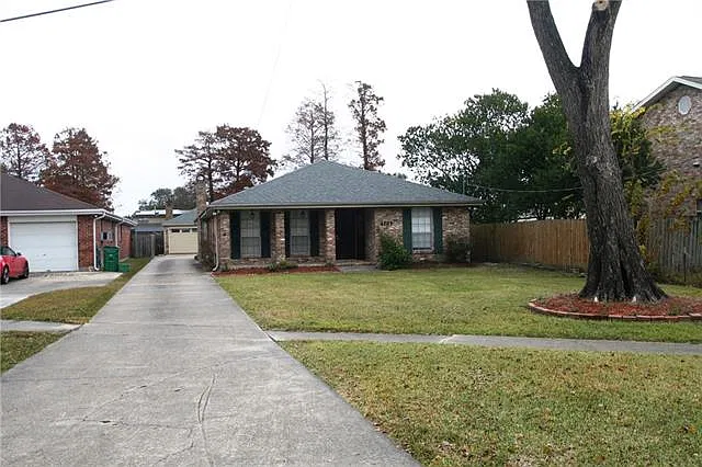 4 bed, 2.0 bath, 2128 sqft, $2,650 — Photo 3