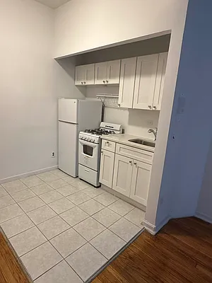 Rented by Eric Goodman Realty Corp | media 15