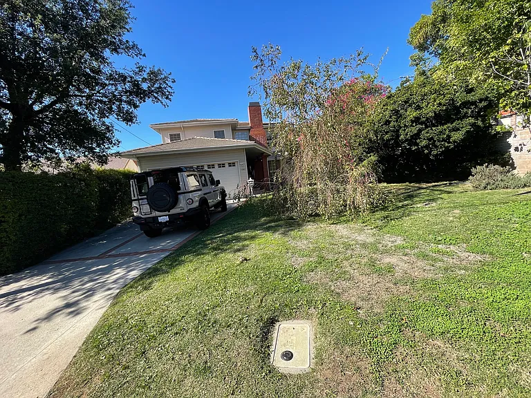 1083 E Elmwood Ave — Photo 20