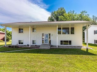 121 3rd Ave S, Casselton, ND 58012