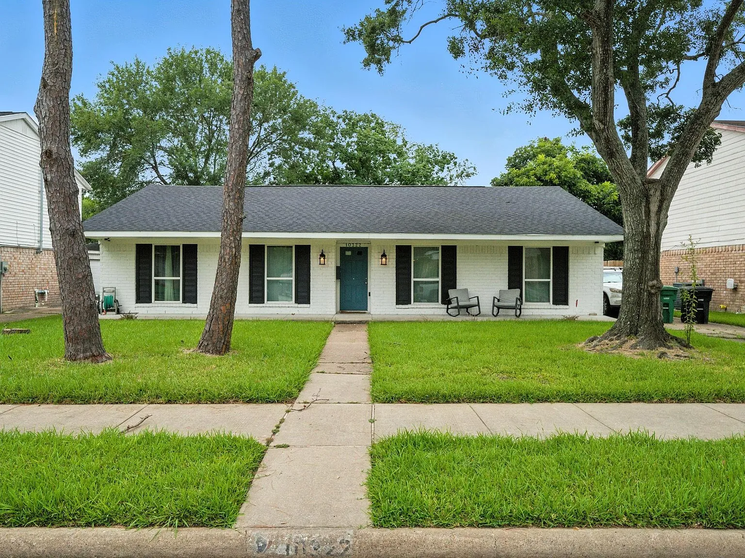 4 bed, 2.0 bath, 2287 sqft, $3,900 — Photo 2