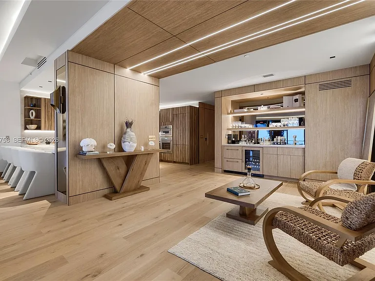 700 NE 24th St #Penthouse 5902 — Photo 17