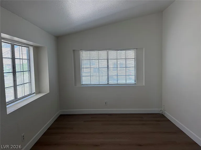 2324 Chapman Hill Dr — Photo 9