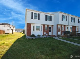 7 Gardenia Ct, Sayreville, NJ 08872