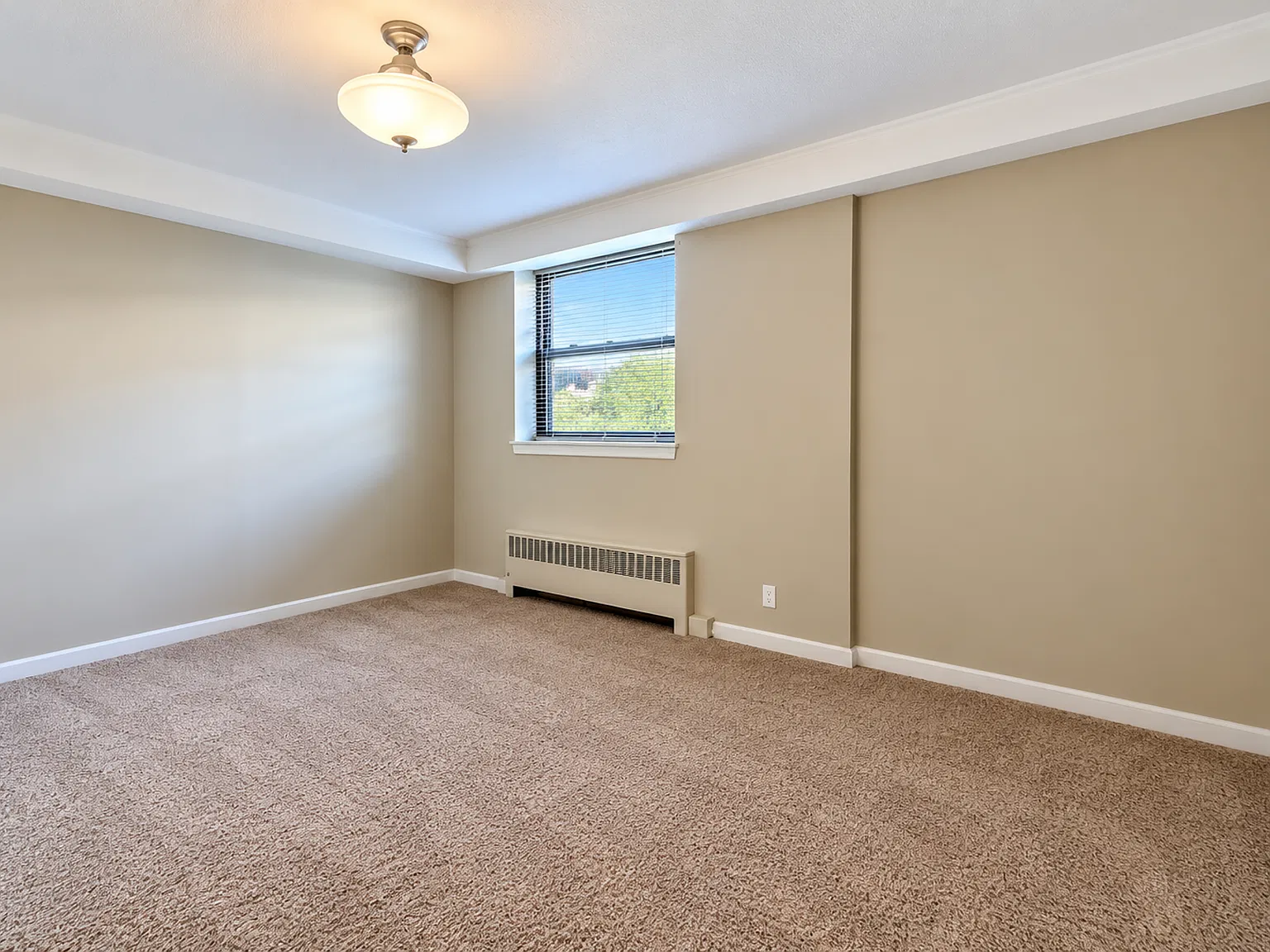 Immediate Move In Garden Level Studio- Only $875 — Photo 4