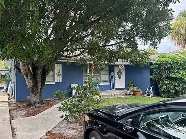 9015 SE Kingsley St, Hobe Sound, FL 33455