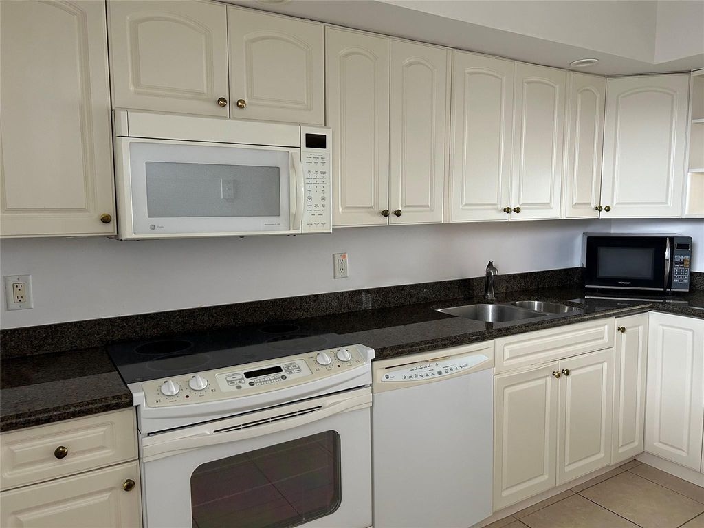 750 N Ocean Boulevard #1409, photo 5