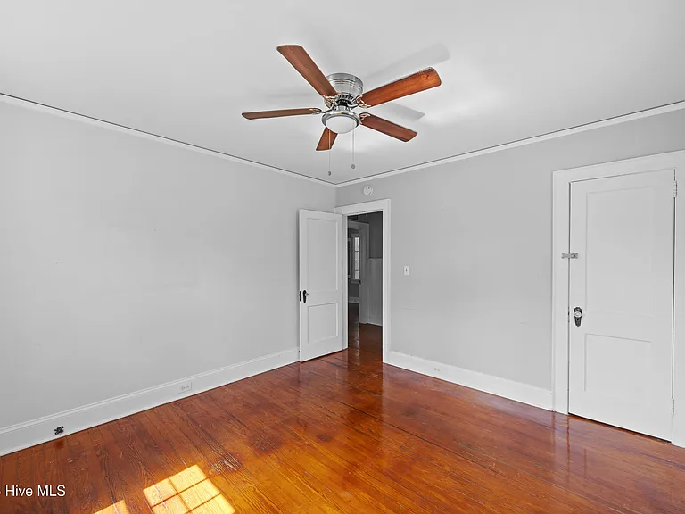 2137 Jackson St — Photo 24
