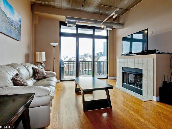 2nd image of 833 W 15th Pl Unit 406