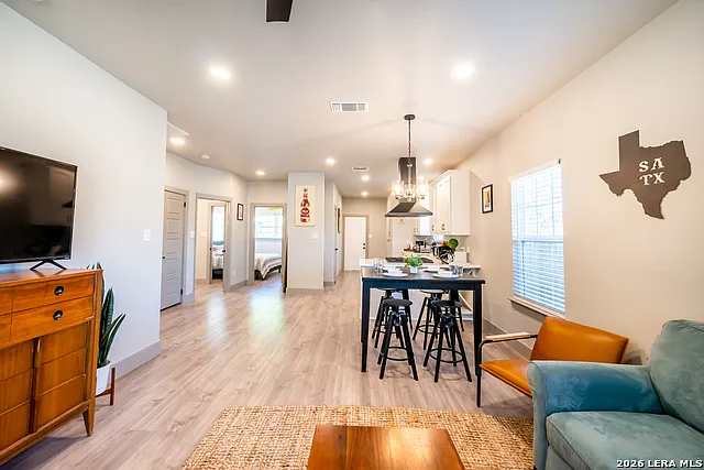 1123 S Olive St — Photo 7