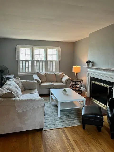 3 bed, 1.5 bath, 1434 sqft, $2,200 — Photo 3