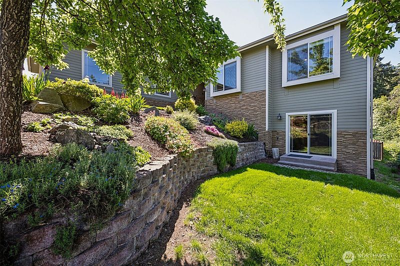2nd image of 3202 170th Avenue E