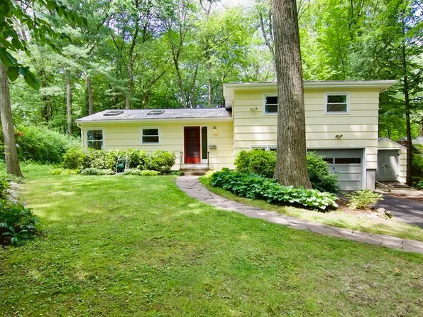 130 Red Gate Ln, Amherst, MA 01002