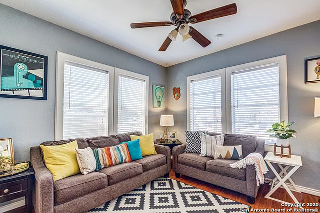 3 bed, 2.0 bath, 1302 sqft, $1,850 — Photo 4