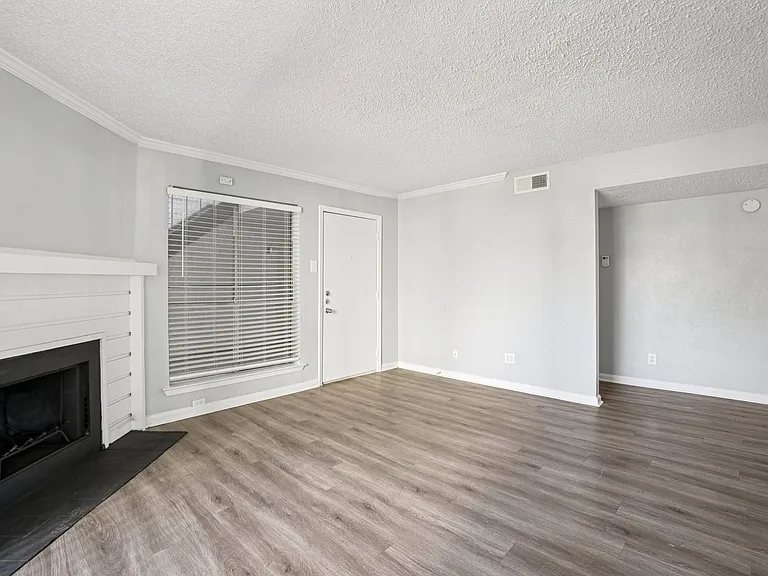 Don't Miss Out Biltmore Homes Leasing Fast — Photo 37