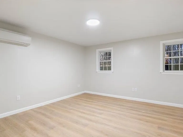 36 Karen Dr #1B — Photo 5