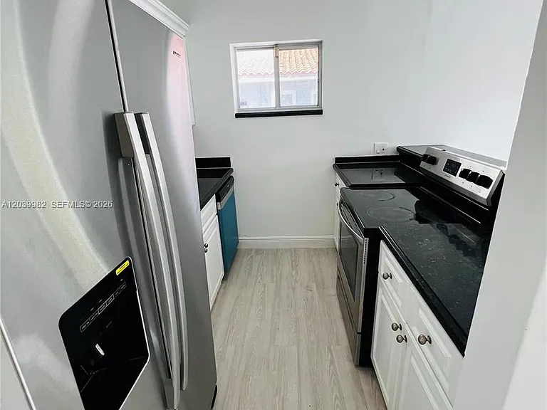 2033 Calais Dr #10 — Photo 5