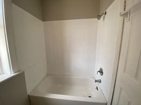 5th image of 2732 Utah St #1