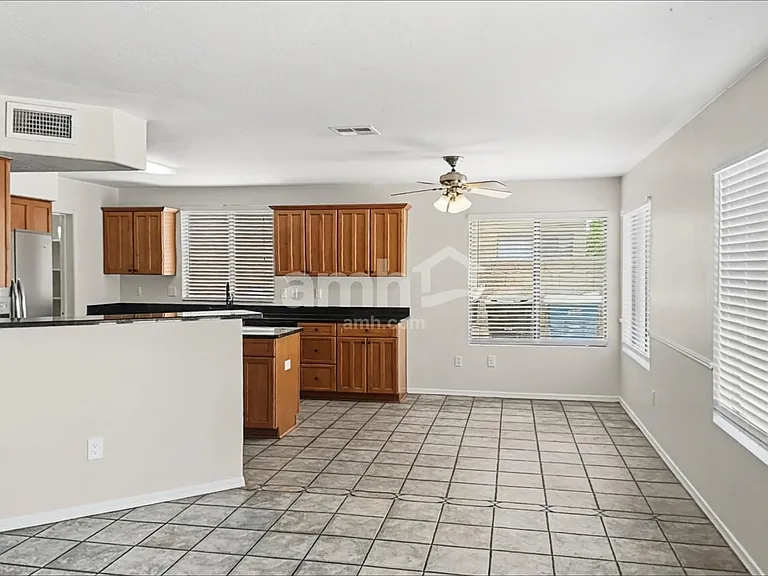 10440 W Colter St — Photo 5