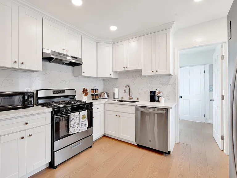 3959 Halldale Ave — Photo 12