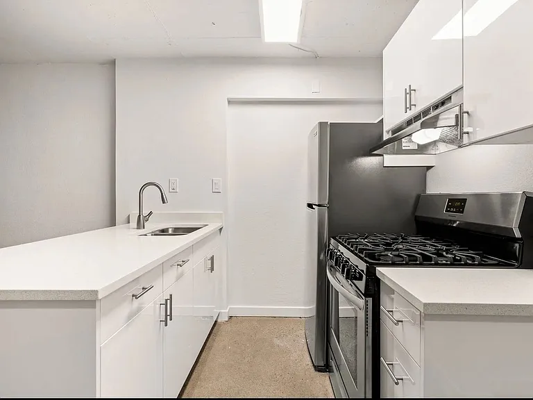 The Loreto Apartments — Photo 20