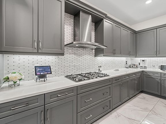 3rd image of 5583 Captiva Ln