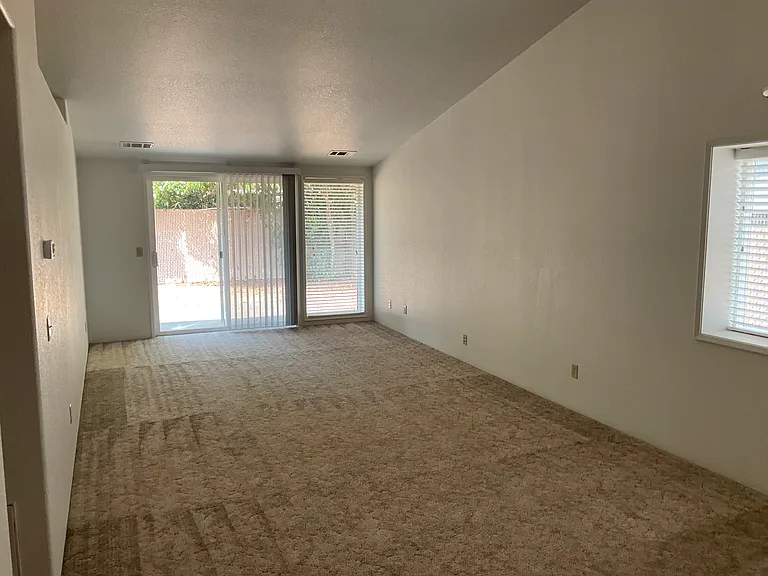 1364 Kokanee Ln — Photo 2